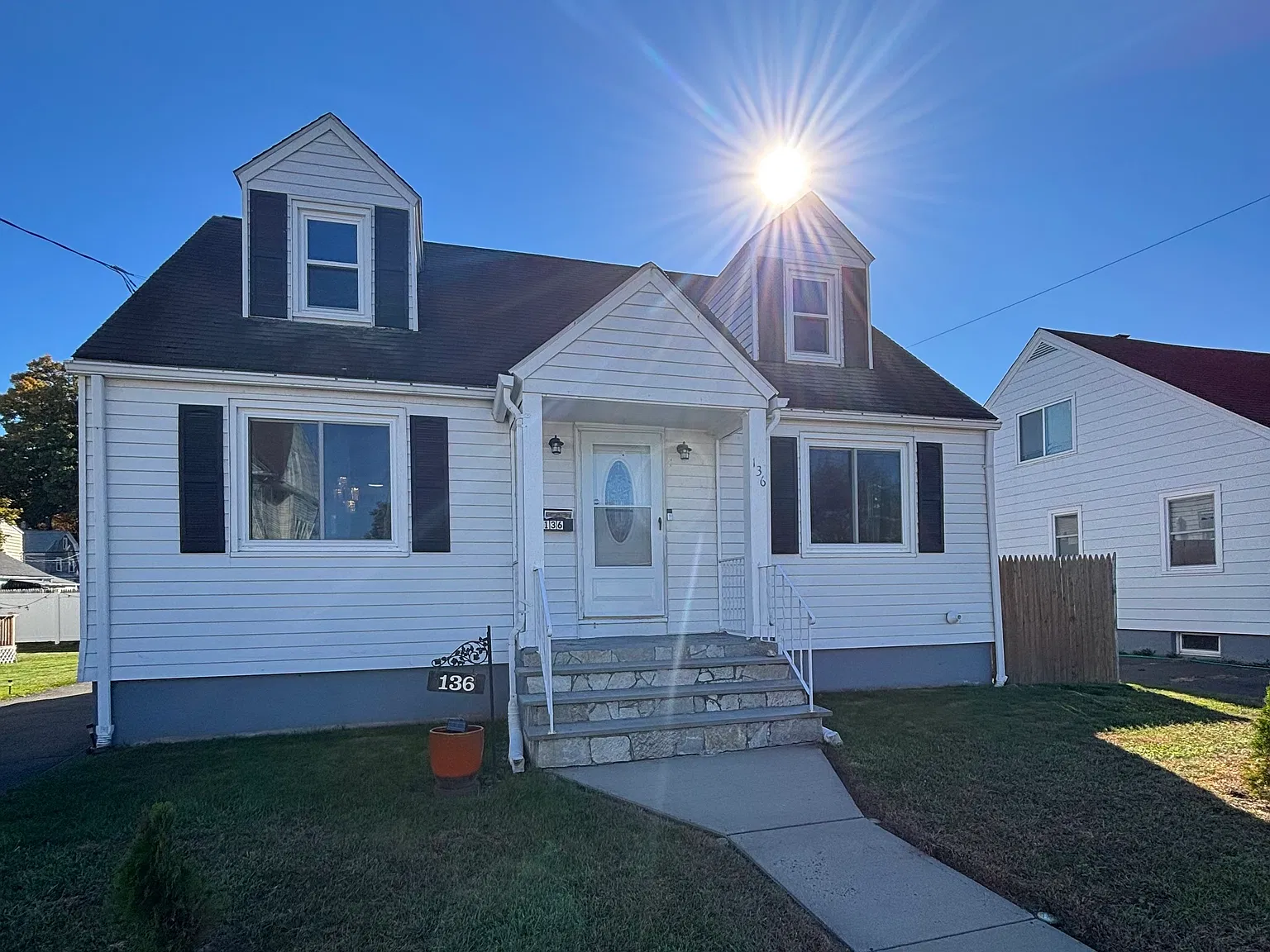 3 bed, 1.0 bath, 1248 sqft, $2,900 — Photo 1
