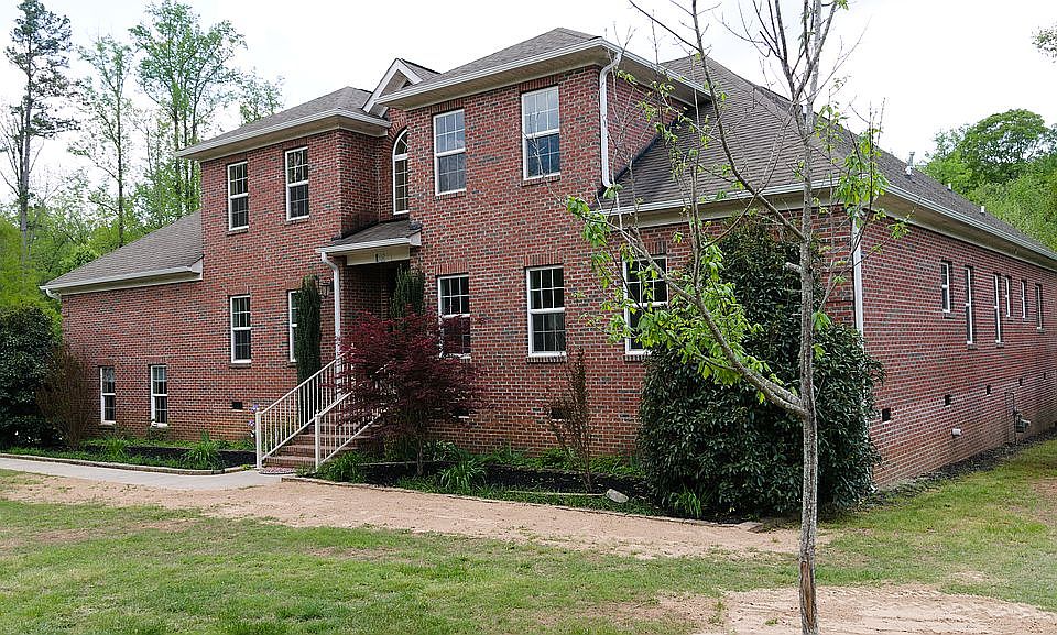 1st image of 125 Kingswood Cir