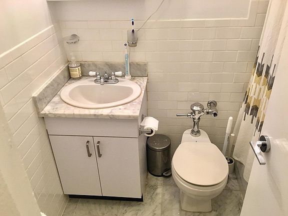 4th image of 160 W 73rd St APT 4K