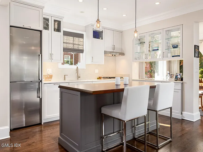 155 Milbank Ave — Photo 9