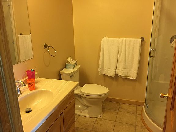 Main bathroom 