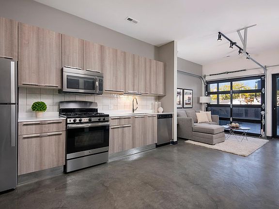 3rd image of 1646 N Milwaukee Ave #409