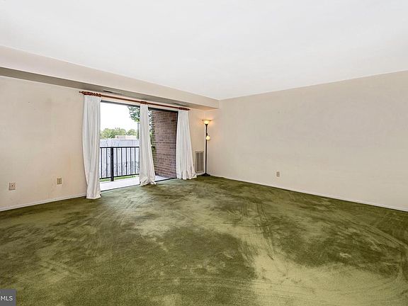 5th image of 804 Quince Orchard Blvd #10