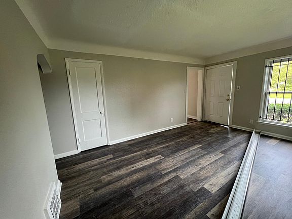 4th image of 20024 Moross Rd