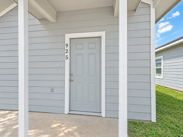 925 S SAN JOAQUIN AVE, San Antonio, TX 78237