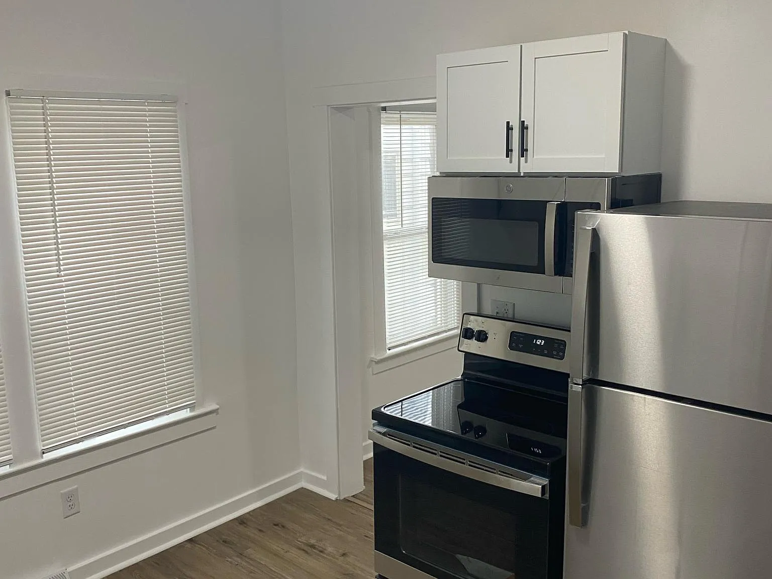 2 bed, 900 sqft, $1,300 — Photo 2