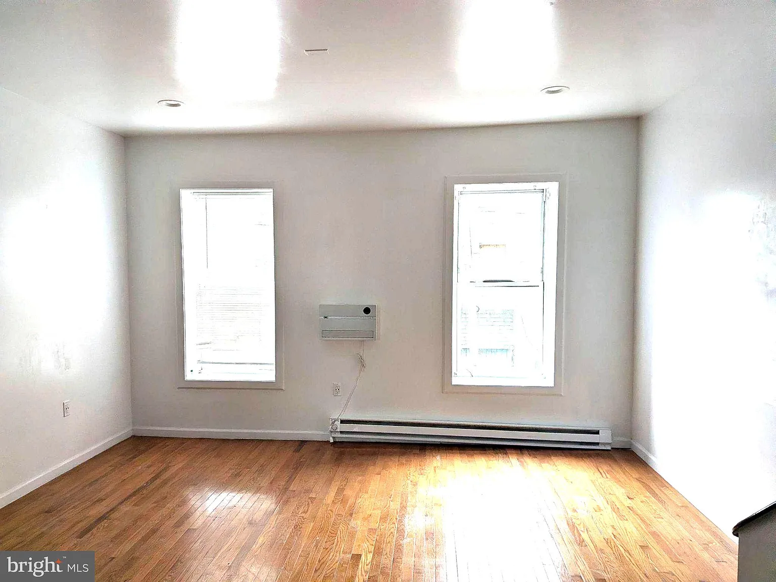 2 bed, 1.0 bath, 900 sqft, $1,250 — Photo 2