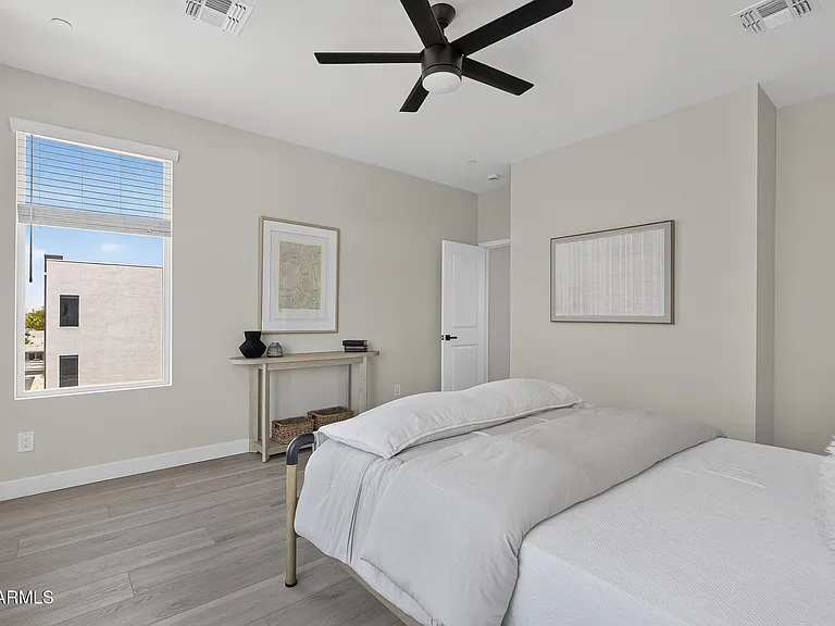 2601 E Clarendon Ave #3 — Photo 23