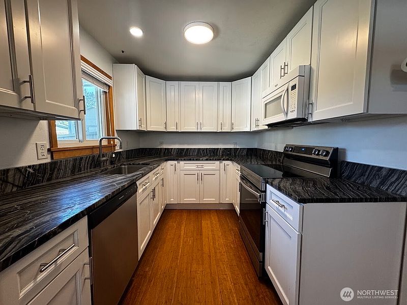 2nd image of 424 SW 3rd Street