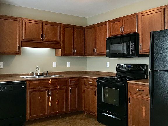 2nd image of 1443 Golf Club Ln APT 9