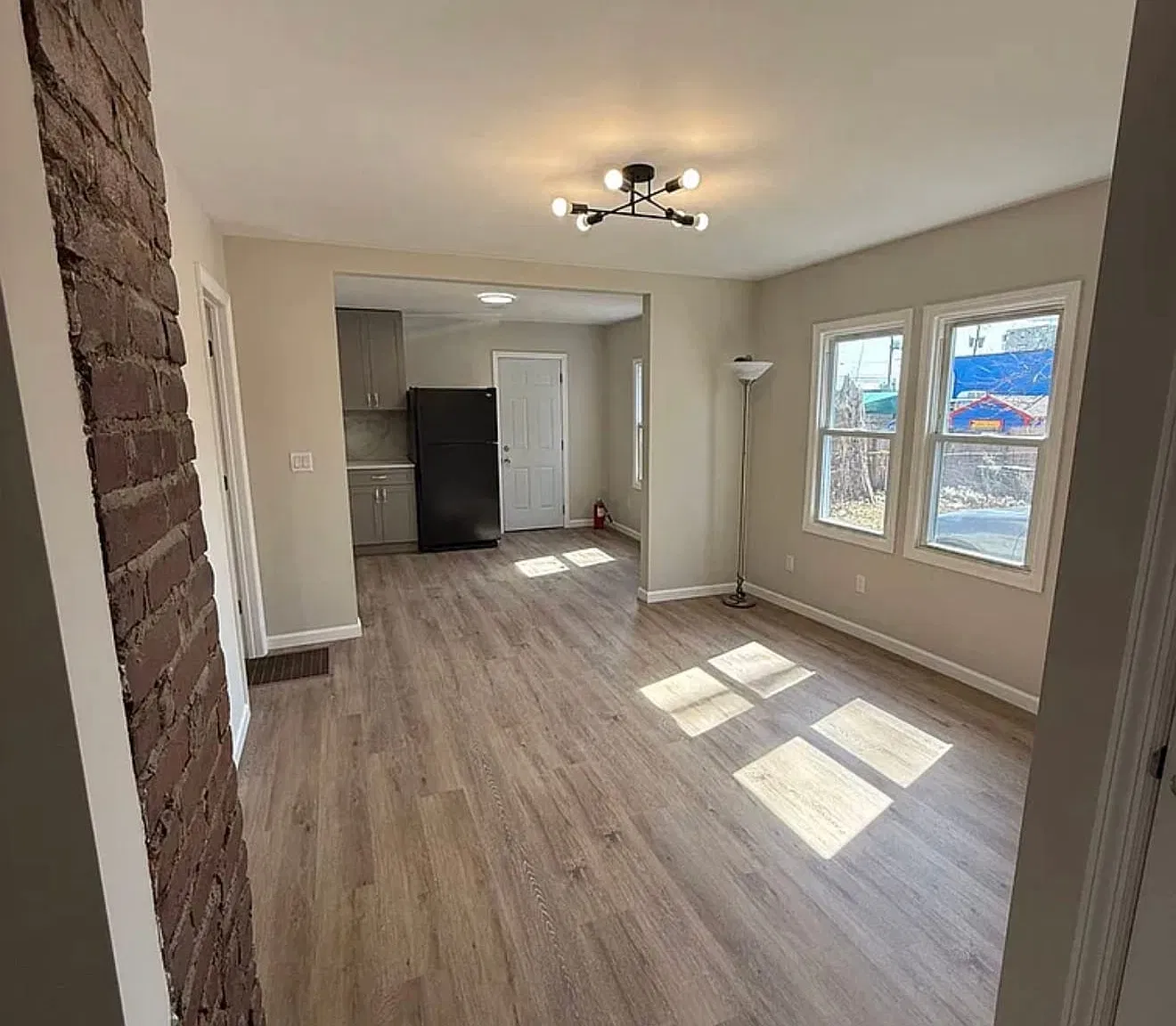 3 bed, 1.0 bath, 1816 sqft, $3,200 — Photo 3