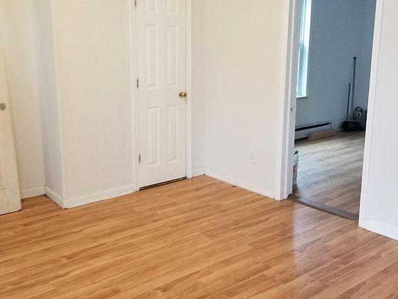 5th image of 1164 Forest Ave