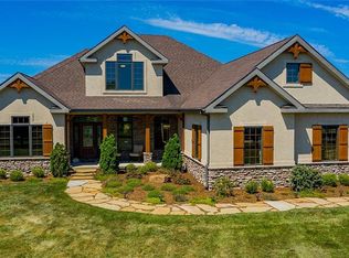 1365 Pointe Ct, Cumming, IA 50061