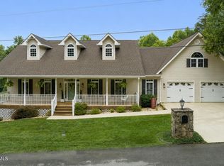 205 Summer Rose Ln, Johnson City, TN 37601