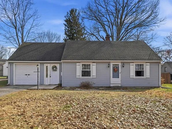 111 Woodlawn St, Chicopee, MA 01020