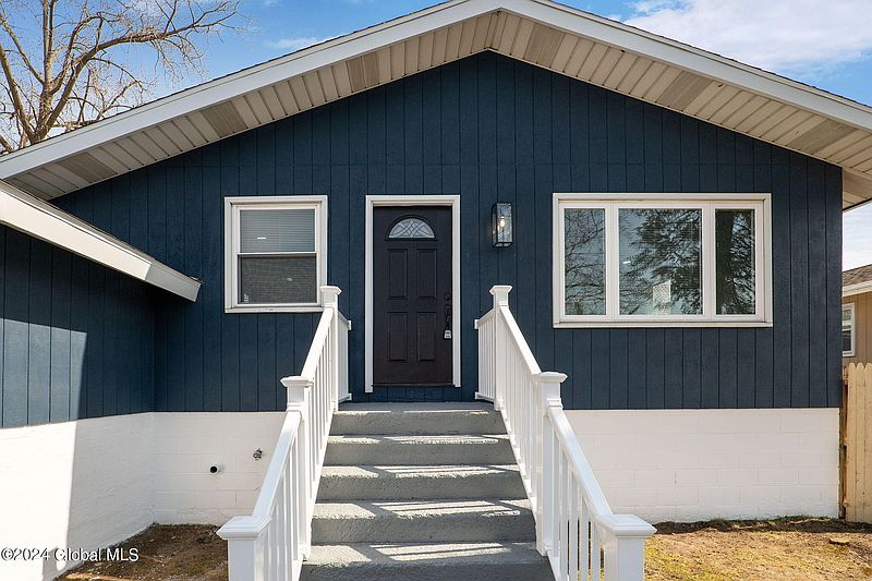 3rd image of 33 Bailey Avenue