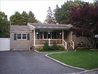 2nd image of 449 Bohemia Pkwy
