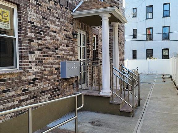 3rd image of 121 Bay 26 St #2A