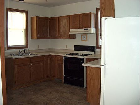 Kitchen - Oak Cabinets