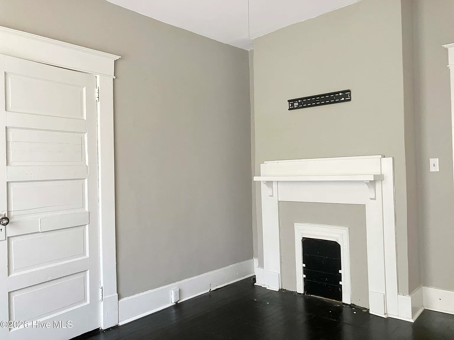 4 bed, 2.0 bath, $1,000 — Photo 2