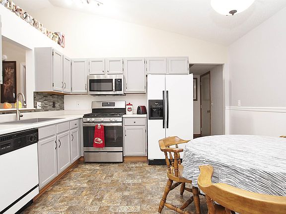 5th image of 2119 Canyon Dr