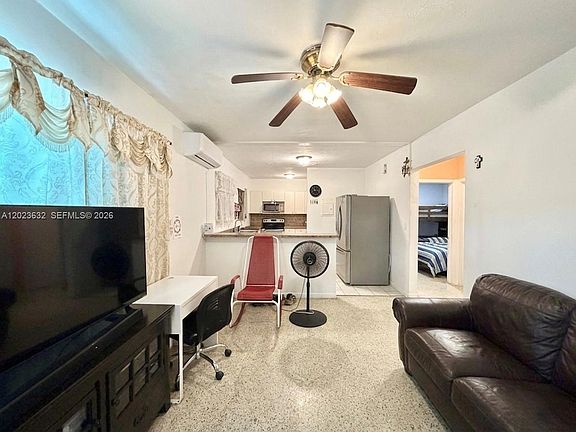 3rd image of 130 NW 16th Ave