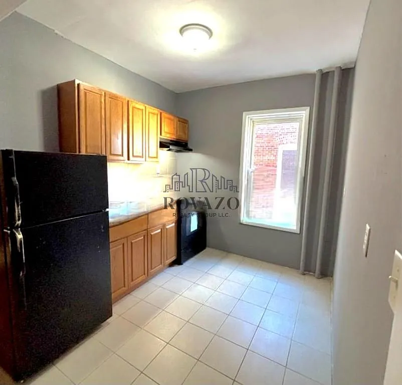 Photo 2 of 5 - 196 Roseville Ave #39 - Newark, NJ Building Photo - 196 Roseville Ave #39