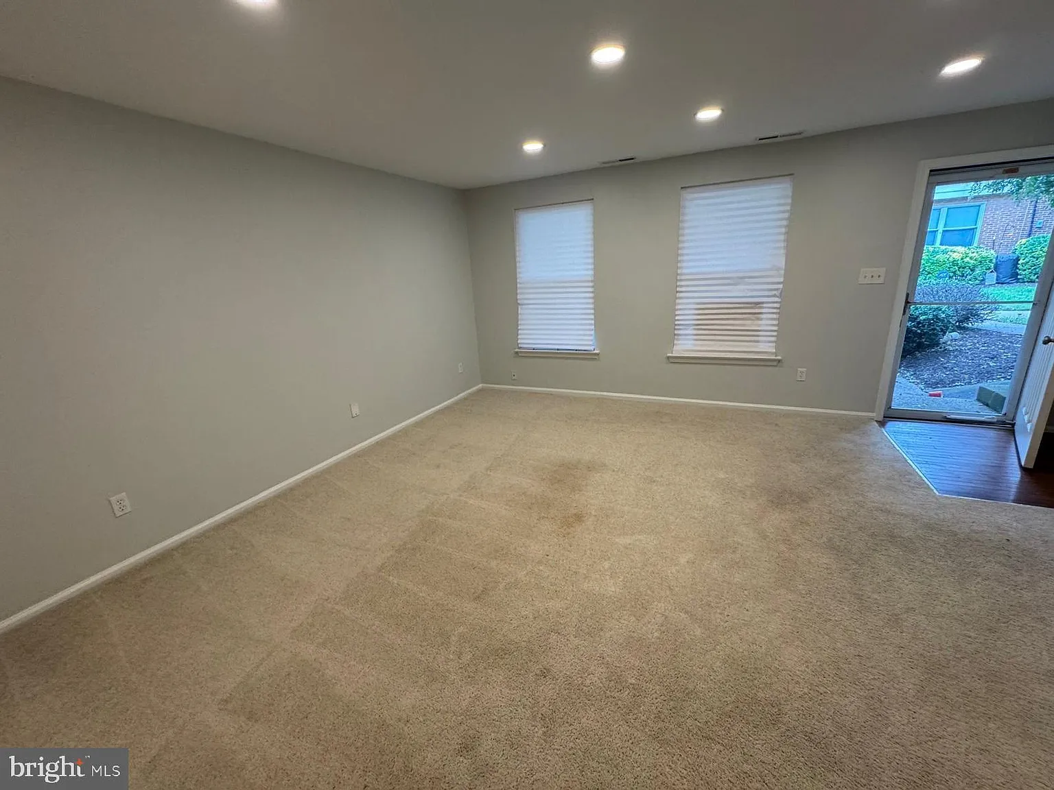 3 bed, 1.5 bath, 1182 sqft, $1,750 — Photo 3