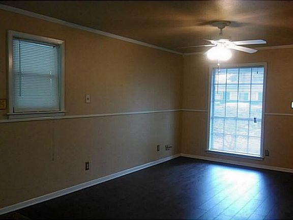 2nd image of 806 Hyde Park Blvd