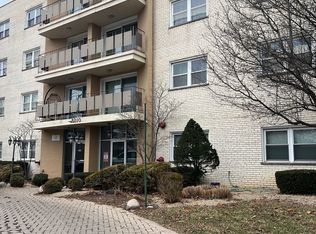 8210 Elmwood Ave APT 403, Skokie, IL 60077