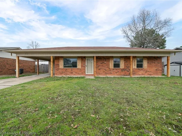 6 E Columbus St, Lavaca, AR 72941