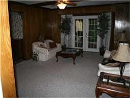 4th image of 1715 Hollyberry Dr
