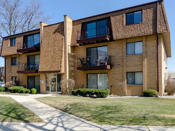 2nd image of 4925 W 109th St APT 302