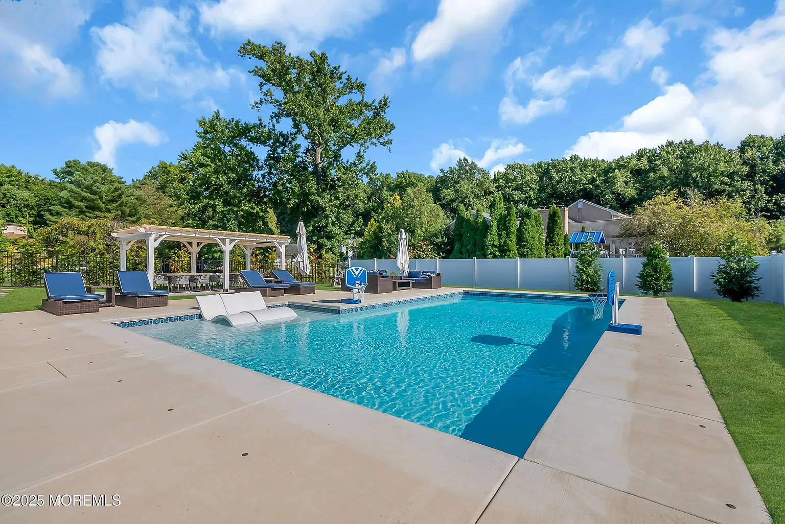 11 Brook Dr photo 1