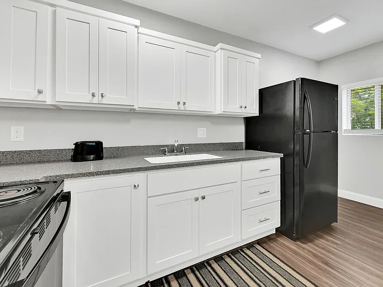 Jefferson Avenue Apartments — Photo 32