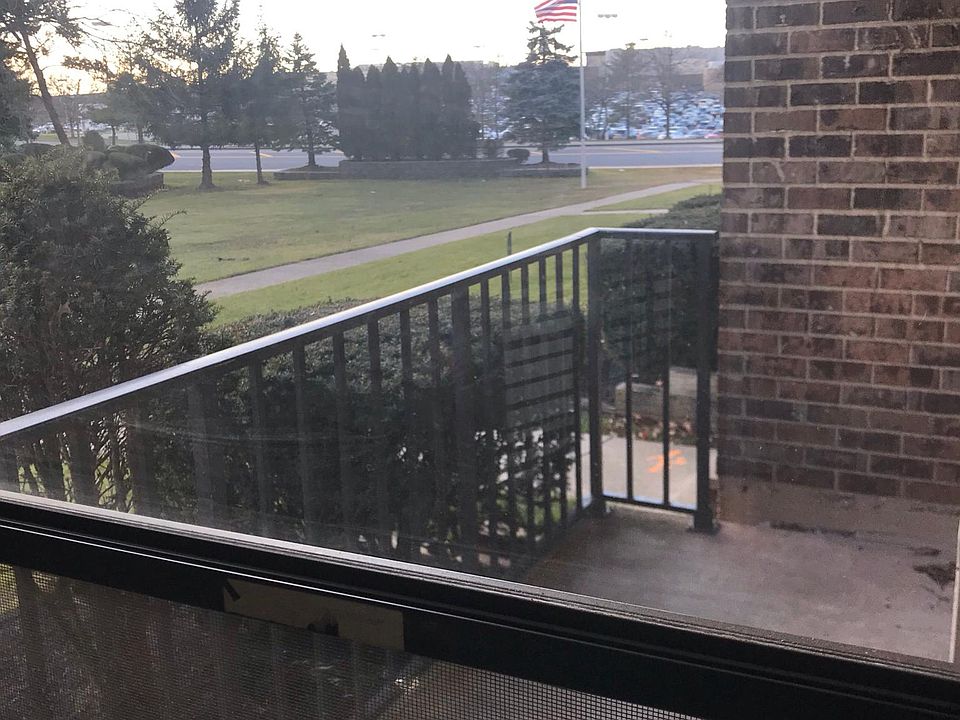 1st image of 40 Donna Ct