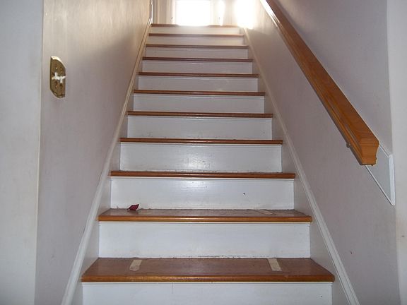 3rd image of 2081 Rocklawn Pl