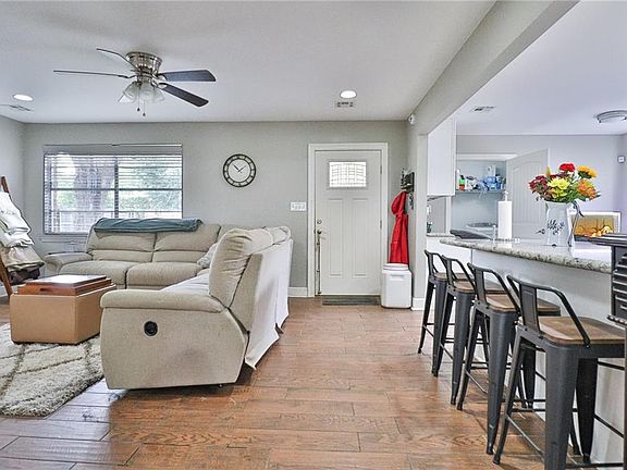 4th image of 12533 Parkwood Dr