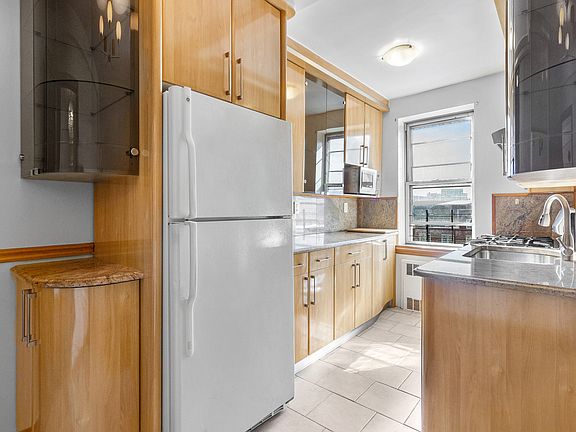 4th image of 6361 Yellowstone Blvd APT 6D