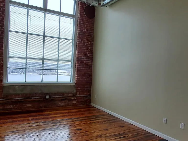 Riverbank Lofts — Photo 25