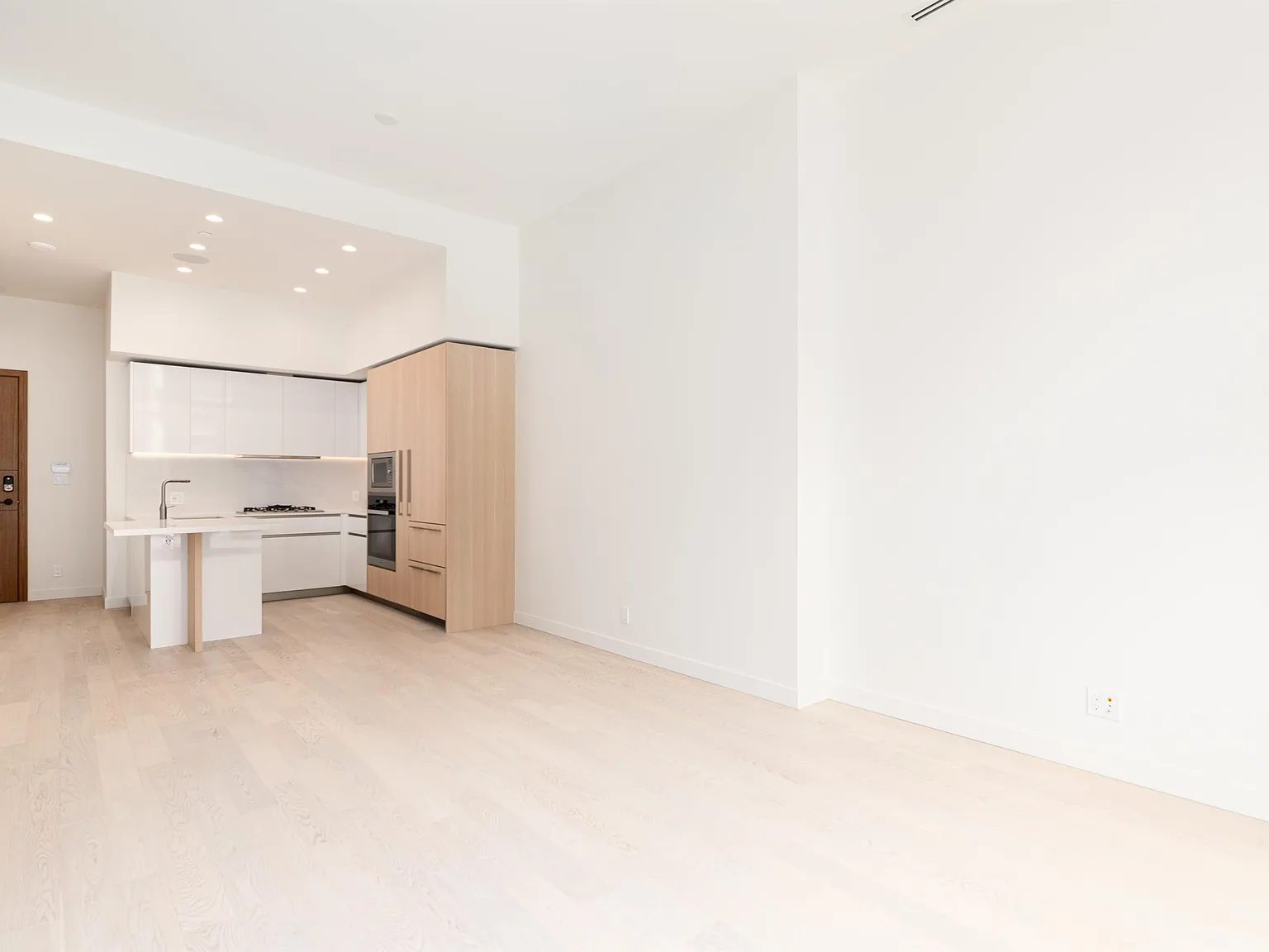 2 bed, 842 sqft, $3,600 — Photo 3