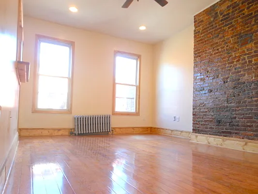 Rented by Urban Realty NYC | media 24