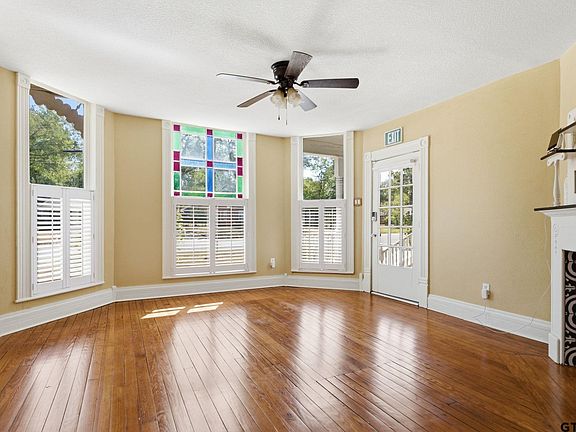 5th image of 1009 N Pacific St