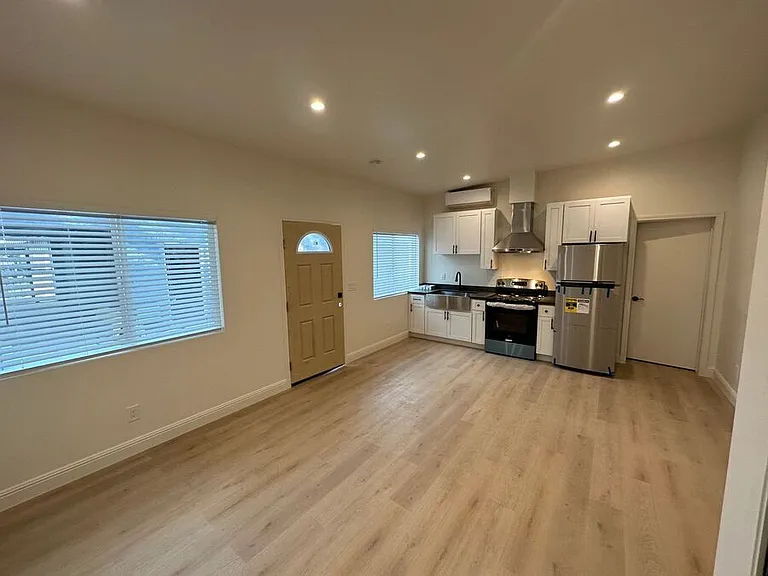 6614 Telegraph Ave — Photo 1