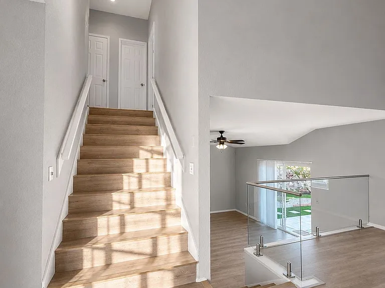 834 N Resler Dr — Photo 3