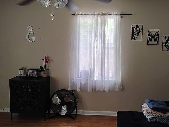 5th image of 2405 Crane St