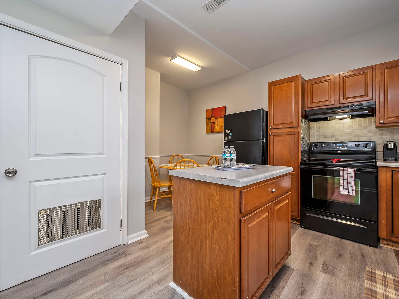 3 bed, 1.5 bath, 1150 sqft, $1,950 — Photo 3