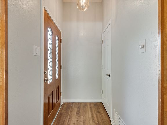 5th image of 607 S 2nd St