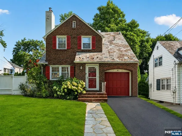 27 Grayson Pl, Teaneck, NJ 07666