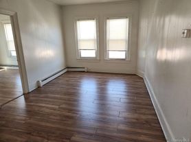 180 W Main St, Middletown, NY